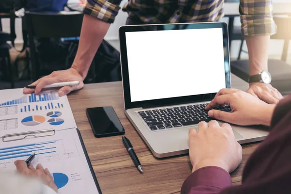 Start-up Geschäftsleute Gruppentreffen, junge kreative Mitarbeiter — Stockfoto