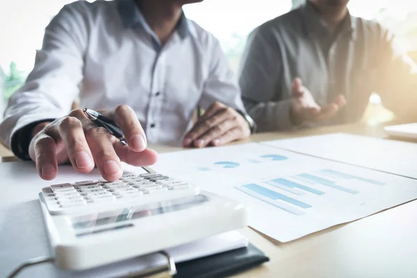 Man sign a home insurance policy on home loans, Agent holds loan — Stock Photo, Image