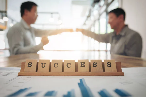 Reunião da equipe de negócios e conceito de discussão, palavra de sucesso em wo — Fotografia de Stock