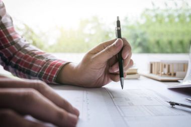 Mimari mühendis çizim ve mimari proj için çalışma