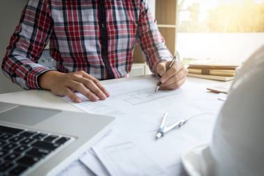 Mimari mühendis çizim ve mimari proj için çalışma