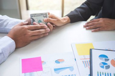 Rüşvet ve yolsuzluk kavramı, rüşvet dolarlık banknot şeklinde