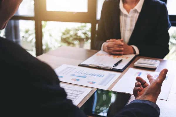 Dos hombres de negocios en el trabajo, equipo de negocios trabajando con nueva startup — Foto de Stock