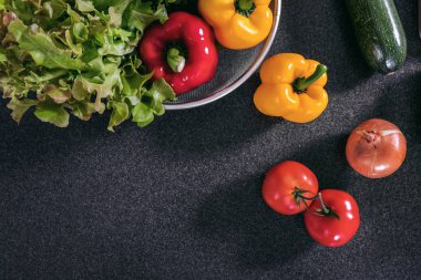 Co için sağlıklı sebze taze karışımı lezzetli maddeler kümesi