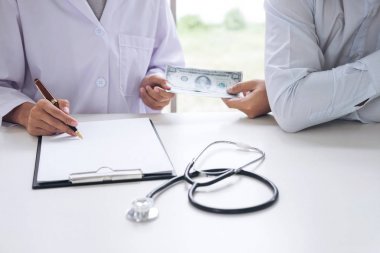 Doktor bozulması para dolar iş adamı formundan alınan.
