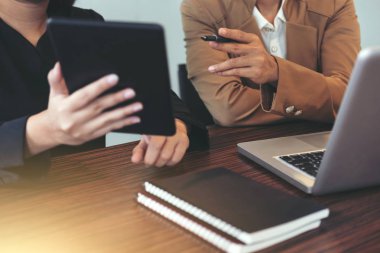 İş takım toplantısı yeni başlangıç projesi, discussi ile çalışma