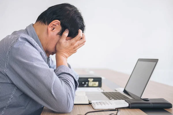 Image of Frustrated stressed business man and graph business wit — Stock Photo, Image