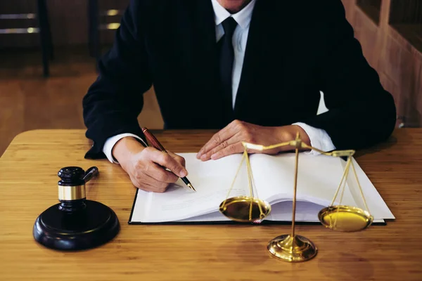 Judge gavel with Justice lawyers, Businessman in suit or lawyer — Stock Photo, Image