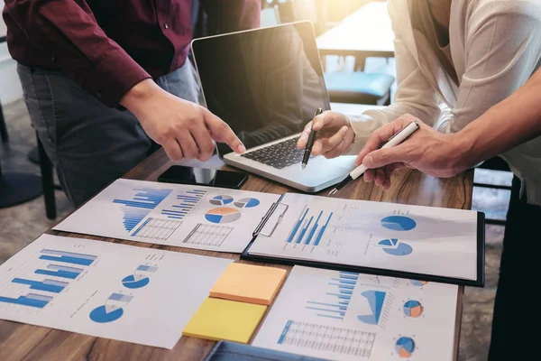 Reunión del grupo Startup Business People, Jóvenes compañeros de trabajo creativos — Foto de Stock