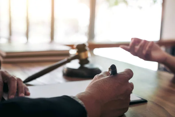 Male lawyer or judge consult having team meeting with client, La — Stock Photo, Image