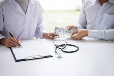 Doktor bozulması para dolar iş adamı formundan alınan.