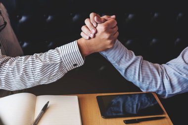 Toplantı ve tebrik kavramı, iki emin iş karşılıklı bir