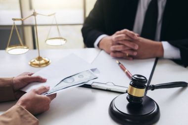 Rüşvet ve yolsuzluk kavramı, rüşvet dolarlık banknot şeklinde