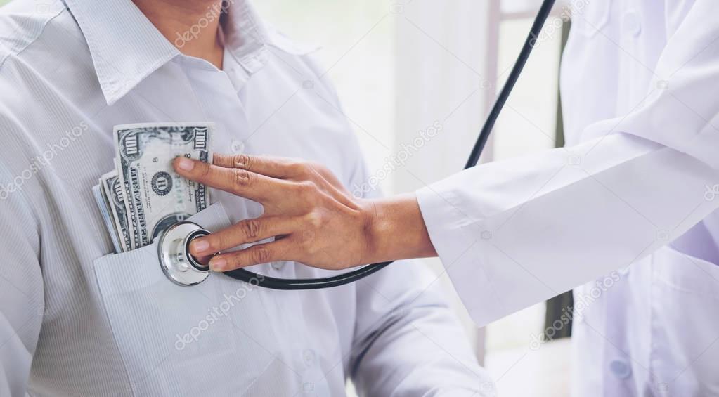 Doctor received corruption money, hand putting money in patient 
