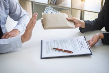 Rüşvet ve yolsuzluk kavramı, reddeden işadamı Pzt alırsınız.