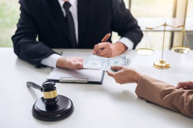 Rüşvet ve yolsuzluk kavramı, rüşvet dolarlık banknot şeklinde