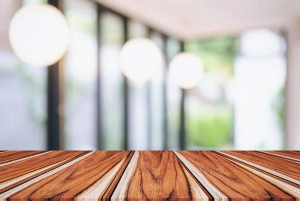 Enfoque seleccionado Mesa de madera vacía y fondo borroso de abst — Foto de Stock