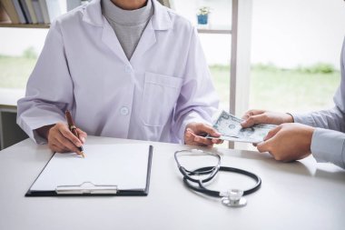 Doktor bozulması para dolar iş adamı formundan alınan.
