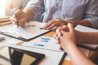 İş takım toplantısı yeni başlangıç projesi, discussi ile çalışma