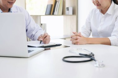 Profesör doktor raporu ve tavsiye hasta trea yöntemiyle
