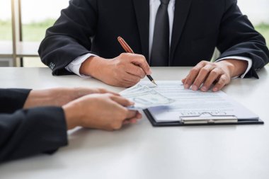Rüşvet ve yolsuzluk kavramı, rüşvet dolarlık banknot şeklinde