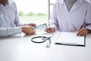 Doktor bozulması para dolar iş adamı formundan alınan.