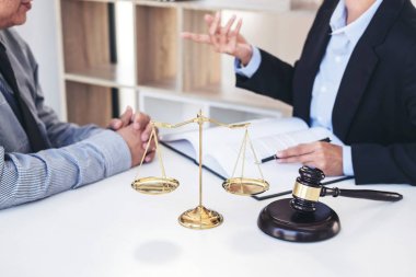 Hukuk Bürosu, istişare bir fem arasında toplantı ekibi ile sahip