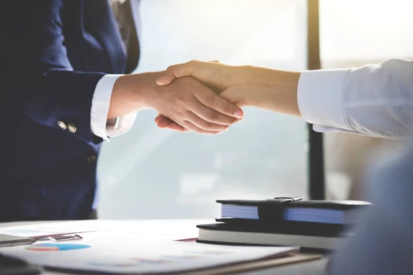 Lagarbete process, bilden av business-team hälsning handslag. SUC — Stockfoto