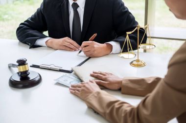 Rüşvet ve yolsuzluk kavramı, rüşvet dolarlık banknot şeklinde