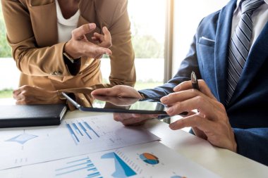 Kendine güvenen iş kadın lideri, iş takım toplantı conferenc