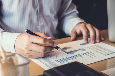 Takım çalışması iş arkadaşları, istişare ve konferans yeni