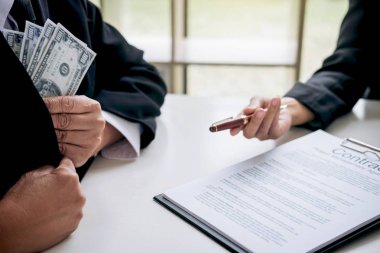 Rüşvet ve yolsuzluk kavramı, rüşvet dolarlık banknot şeklinde