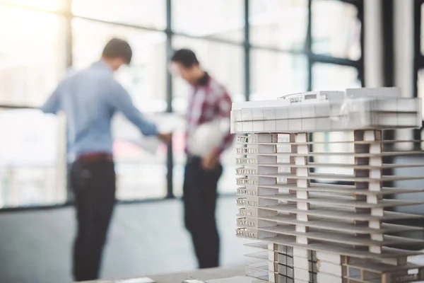 Ingeniero de Arquitectura Reunión de Trabajo en Equipo, Dibujo y Trabajo para — Foto de Stock