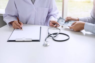 Doktor bozulması para dolar iş adamı formundan alınan.