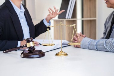Hukuk Bürosu, istişare bir fem arasında toplantı ekibi ile sahip