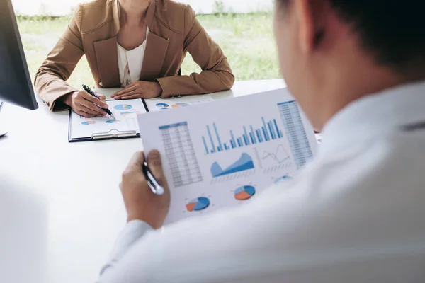 Business people conference, Two confident executive colleagues m — Stock Photo, Image