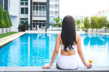 Yaz eğlenceli tatil, mutlu güzel kadın yaşam tarzı dinlendirici 