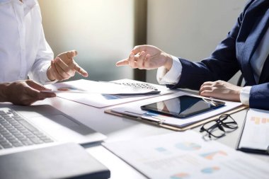 Ortak toplantı ve brifing, iş arkadaşları c ekip çalışması