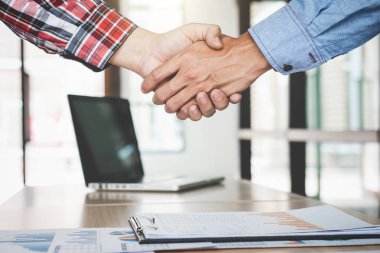 Takım çalışması iş ortaklık anlaşmasının iyi cooperat sonra
