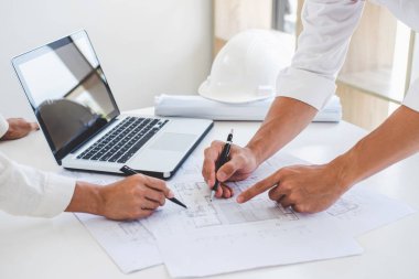 Mimar ya da toplantı planı üzerinde ortak çalışma 