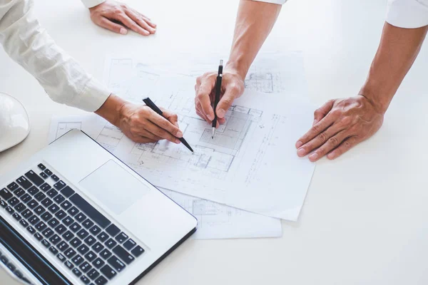 Reunión de Arquitecto o Ingeniero trabajando con el socio en el proyecto — Foto de Stock