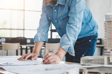 İnşaat kavramı, mimar veya mühendis için çalışma