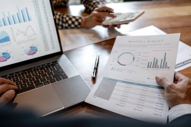 İş arkadaşlarının takım çalışması, yeni strateji planı danışmanlığı 