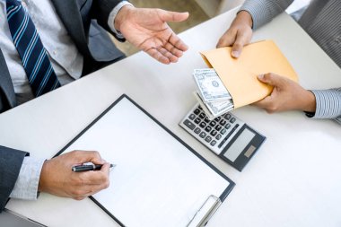 Rüşvet ve yolsuzluk kavramı, rüşvet dolarlık banknot şeklinde