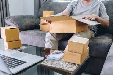 Nakliye için küçük işletme parsel, Mutlu adam online sho açılış