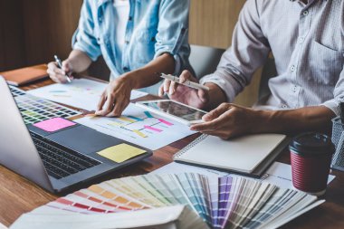 Yaratıcı Web / Grafik Tasarımcı planlama, çizim web sitesi Ekibi 