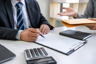 Rüşvet ve yolsuzluk kavramı, rüşvet dolarlık banknot şeklinde