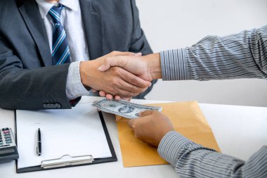 Rüşvet ve yolsuzluk kavramı, rüşvet dolarlık banknot şeklinde