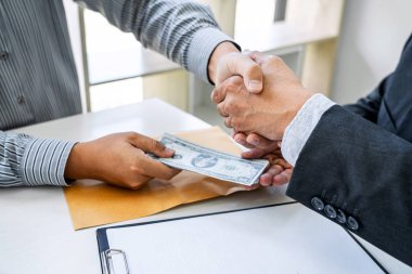 Rüşvet ve yolsuzluk kavramı, rüşvet dolarlık banknot şeklinde