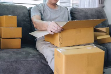 Nakliye için küçük işletme parsel, Mutlu adam online sho açılış